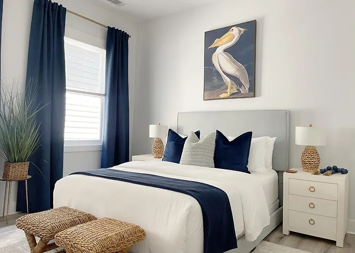 New! Stylish 1900S Renovated Duplex Apartment Building Near Forsyth & River St