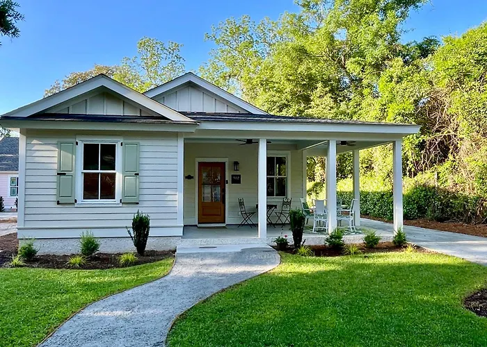 Magnolia Court Suites